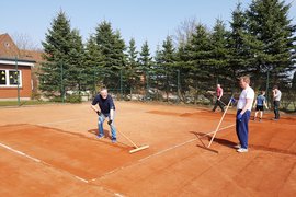 Tennisplatz herrichten