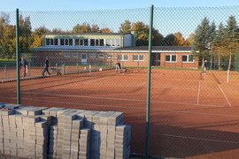 Restaurierung des Tennisplatzes