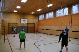 Prellball-Spiel in der Turnhalle